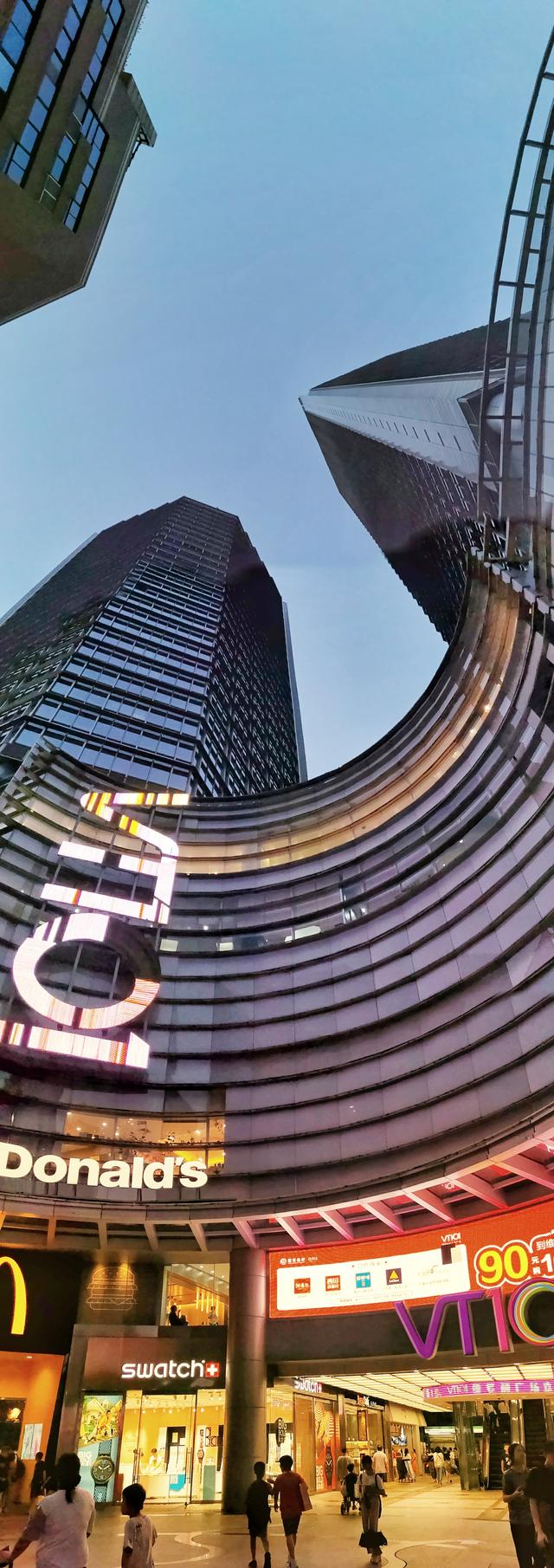 巧用华为P30pro手机全景摄影功能拍摄超广角城市建筑手机摄影大片